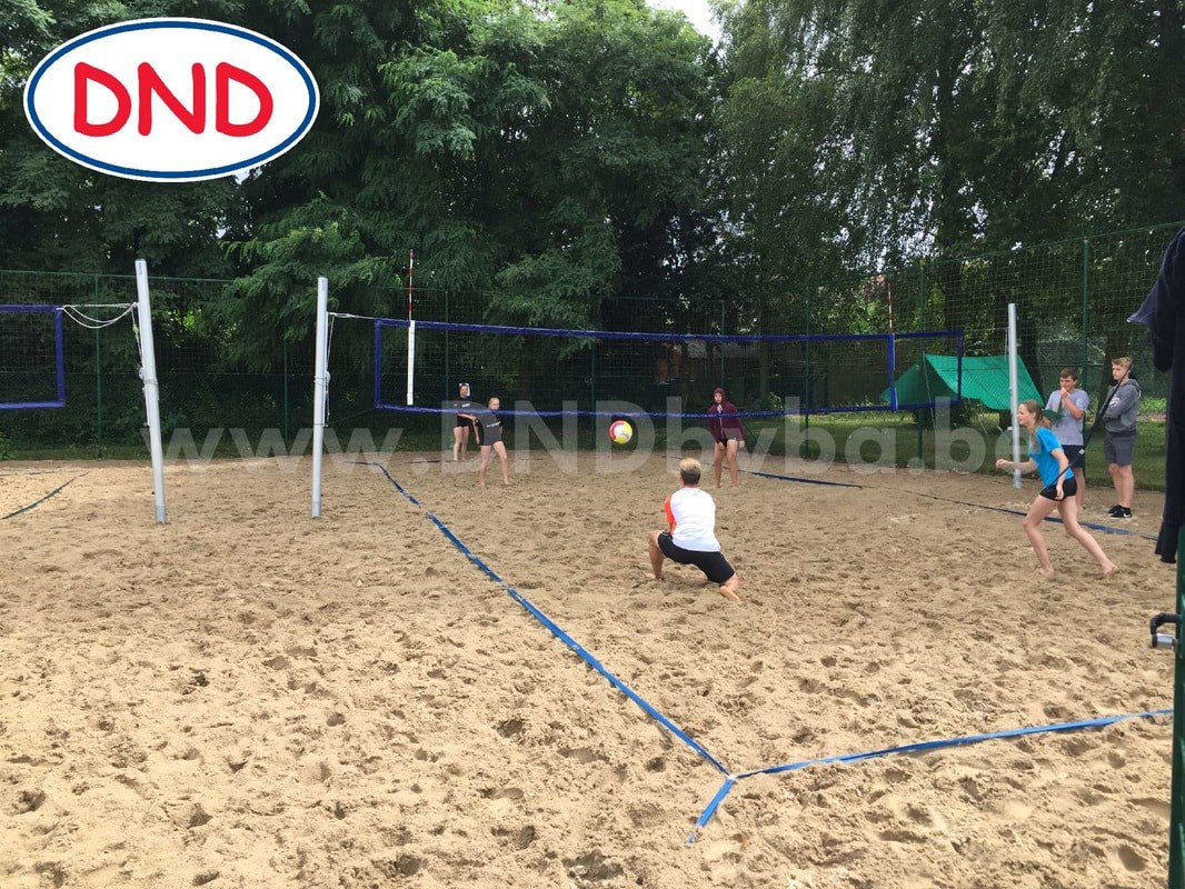 bedrijf houder taart MobiloPool op tournee : Beach Volleyball Toernooi | Mobilopool